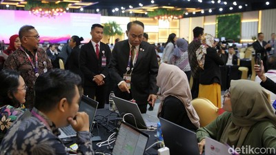 Momen Menkominfo Kunjungi Media Center KTT ASEAN 2023