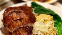 Restoran Kam Roast Goose di Hong Kong ini menyajikan daging panggang bergaya Kanton. Harga menunya diparok mulai dari Rp 137.000an. Foto: The Travel