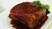 Restoran tertua di Shanghai yang telah beroperasi sejak 1862 ini memiliki penghargaan bintang Michelin. Harga makanannya dipatok hanya Rp 213.000an. Foto: The Travel