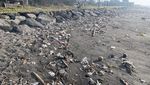 Sedih, Pantai Padang Galak Tak Lagi Nyaman gegara Banyak Sampah