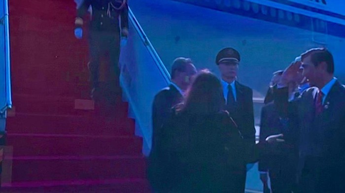Momen Luhut sambut PM China ditampilkan di layar media center KTT ASEAN (Wilda/detikcom)