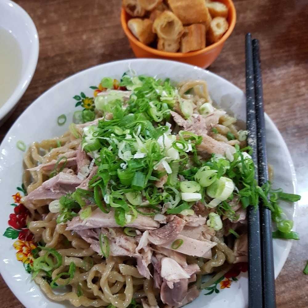 Pakai Topping Ayam Kampung, Meskipun Mahal Selalu Laris Pembeli