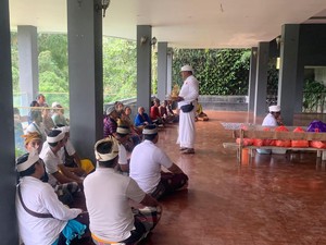 Ayuterra Resort Gelar Upacara Penebusan di Lokasi Lift Jatuh