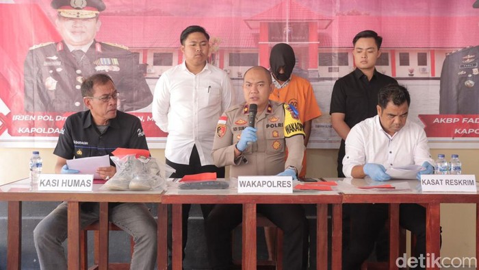 Pelaku pencabulan terhadap bocah 8 tahun di Batam ditangkap. (Alamudin Hamapu/detikSumut)