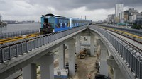 Dibangun oleh China Civil Engineering Construction Corporation (CCECC) sejak 2010, rel yang telah selesai dipasang pada proyek Jalur Biru Lagos Rail Mass Transit (LRMT) tahap pertama membentang sepanjang 13 km dan mencakup lima stasiun.  