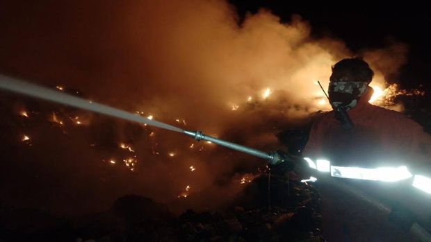 Penampakan TPA di Belitung yang terbakar.