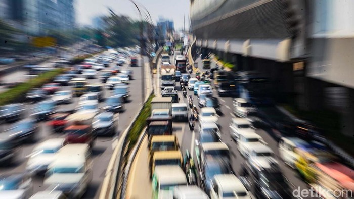 Pengalihan Arus KTT ASEAN Pagi Ini Usai, Lalin Gatsu Padat Pengalihan arus imbas KTT ASEAN pagi ini selesai. Jalan Gatot Subroto (Gatsu) arah Kuningan, Jakarta, terpantau padat.