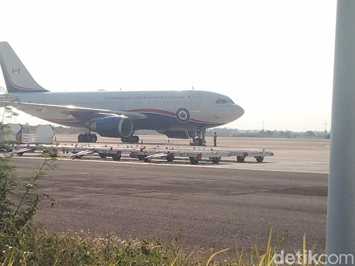 Pesawat kenegaraan Kanada parkir di Bandara Kertajati