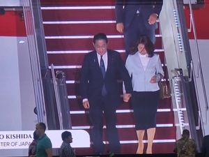 Momen PM Jepang Fumio Kishida Tiba di Jakarta untuk KTT ASEAN