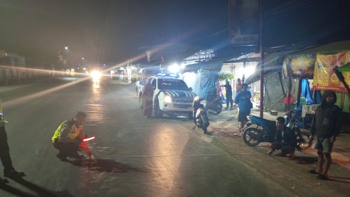 Polisi melakukan olah TKP anggota DPRD Jeneponto Khadafi menabrak 4 pengendara motor. Dokumen Istimewa