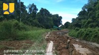 Andi Kepala Desa Nanga Embaloh Kecamatan Embaloh Hilir Kabupaten Kapuas Hulu mengatakan sangat berterima kasih atas bantuan Pemerintah Pusat yang akhirnya memperbaiki ruas jalan tersebut.