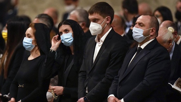 From left, Ukrainian lawmakers Olena Khomenko, Maria Mezentseva, Melitopol Mayor Ivan Fedorov and lawmaker Rustem Umerov attend a Easter vigil ceremony presided over by Pope Francis, in St. Peter's Basilica at the Vatican, Saturday, April 16, 2022. (AP Photo/Alessandra Tarantino)