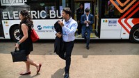 Sebagai catatan, shuttle bus ini tidak diperuntukkan untuk masyarakat umum hanya untuk delegasi dan media yang terdaftar.  