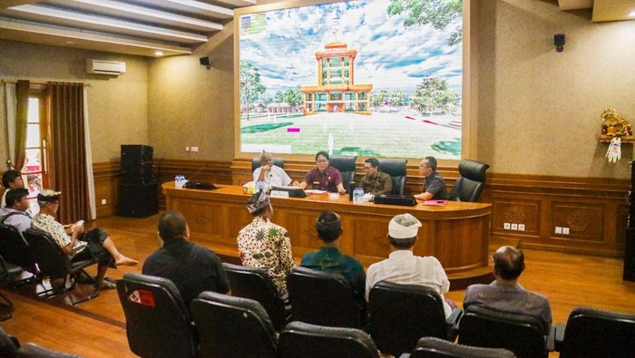 Prajuru Desa Adat Kutuh bertemu Bupati Badung I Nyoman Giri Prasta untuk membahas rencana penataan Pantai Pandawa, Selasa (5/9/2023).