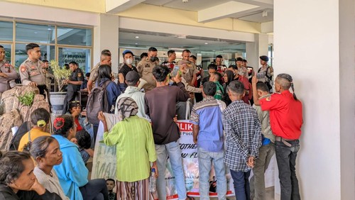 Ratusan mahasiswa dan masyarakat adat Pubabu-Besipae menggeruduk Kantor Gubernur NTT, Selasa (5/9/2023). (Dok. Aliansi Solidaritas Pubabu-Besipae)