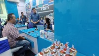 Tradisi perusahaan saat Hari Pelanggan Nasional pun tetap dipertahankan, jajaran direksi dan manajemen Asuransi Astra baik di lingkungan Head Office maupun kantor cabang ikut serta meramaikan dengan memberikan apresiasi langsung kepada pelanggan, mitra perusahaan serta stakeholder lainnya. 