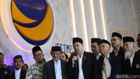 NasDem dan Masyumi turut menyoroti pemanggilan Cak Imin sebagai saksi di KPK usai deklarasi sebagai bakal cawapres.  