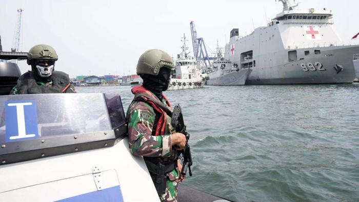 Satgas Laut Kerahkan Kapal Perang Mutakhir Amankan KTT ASEAN TNI mengerahkan kapal perang, helikopter dan Sea Rider untuk mengamankan KTT ASEAN 2023. Mereka ditempatkan di sektor teluk Jakarta-Banten.