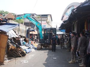 Lapak PKL di Jl Nyi Raja Permas Bogor Dibongkar, Akan Dibangun Trotoar