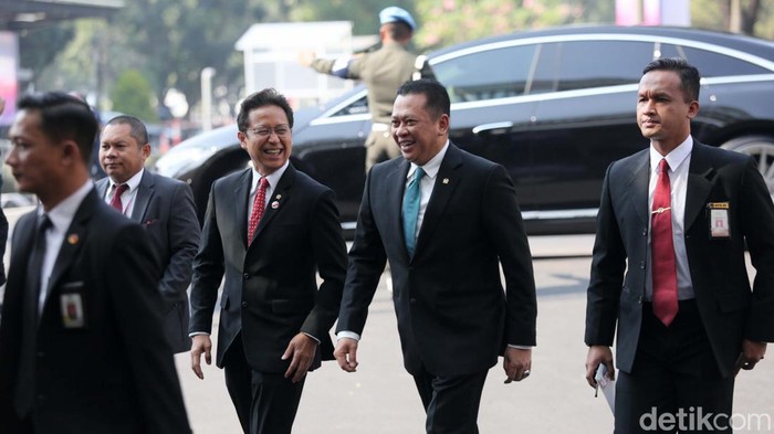 Sejumlah Menteri Tiba di Lokasi KTT ASEAN 2023 Sejumlah Menteri Kabinet Indonesia Maju tiba di Jakarta Convention Center (JCC) Senayan, Jakarta. Mereka akan menghadiri KTT ke-43 ASEAN.