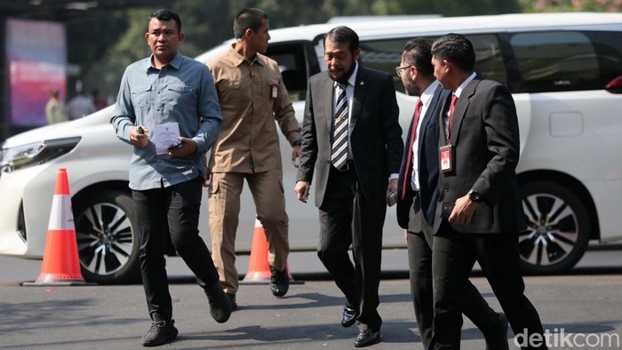 Sejumlah Menteri Tiba di Lokasi KTT ASEAN 2023 Sejumlah Menteri Kabinet Indonesia Maju tiba di Jakarta Convention Center (JCC) Senayan, Jakarta. Mereka akan menghadiri KTT ke-43 ASEAN.