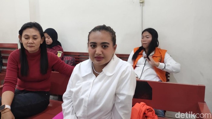 Lina Mukherjee dituntut 2 tahun penjara.