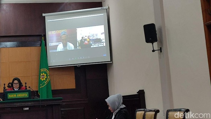 sidang penjualan bahan peledak secara online