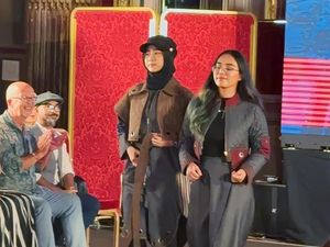 Mantab! Busana Karya 2 Siswa SMK Ini Unjuk Gigi di Fashion Week Bergengsi di Paris