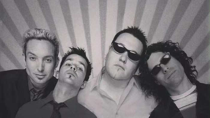 Steve Harwell, mantan vokalis Smash Mouth, meninggal dunia