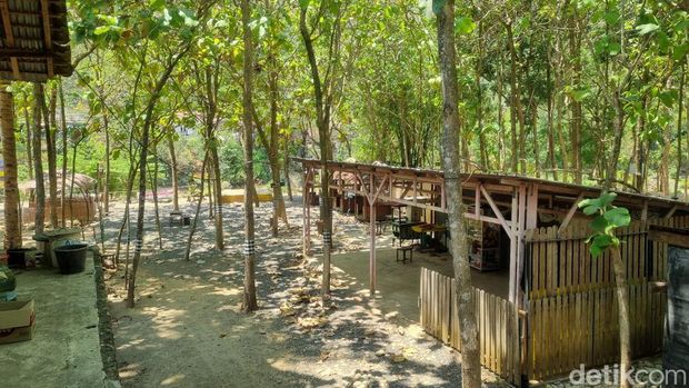 Suasana di Selopamioro Adventure Park di Kalurahan Selopamioro, Kapanewon Imogiri, Kabupaten Bantul, Selasa (5/9/2023). Objek wisata air ini ditutup sementara buntut peristiwa dua pengunjung tewas tenggelam.