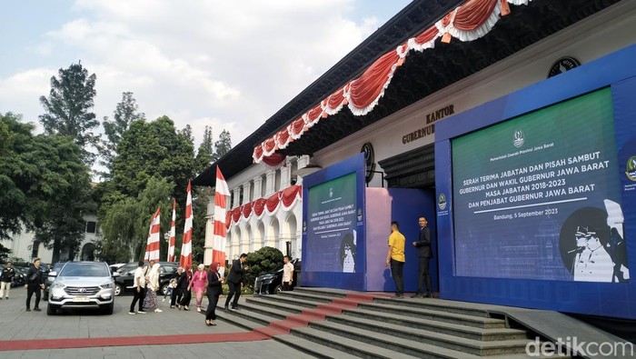 Suasana Gedung Sate saat acara pisah sambut Ridwan Kamil ke Pj Gubernur Jabar Bey Machmudin.