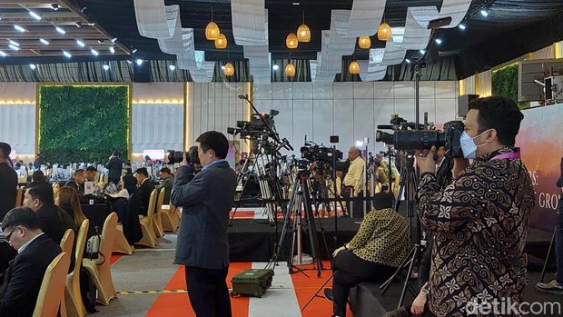 Suasana Kesibukan Media Center di Hari Pertama Pembukaan KTT ASEAN ke-43