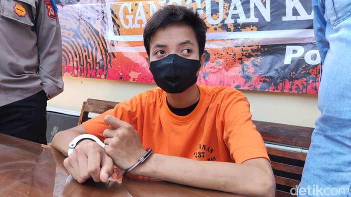 Tampang begal payudara di Jalan Godean Gamping, Sleman Pelaku Taufik S saat dihadirkan rilis di Polsek Gamping, Selasa (5/9/2023).