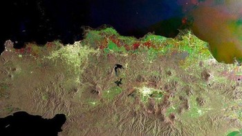 Tampak bagian barat pulau Jawa yang diambil oleh Advanced Synthetic Aperture Radar (ASAR) dari satelit Envisat milik ESA. Foto: ESA/NASA  