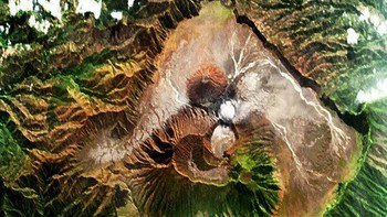 Satelit mikro Proba milik ESA merekam pemandangan gunung Bromo di Jawa Timur beberapa tahun lampau. Foto: ESA/NASA  