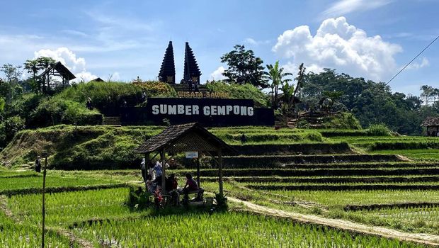 Wisata Sumber Gempong Mojokerto.