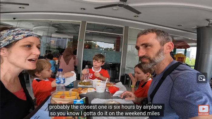 YouTuber Amerika cicip menu McDonalds Indonesia
