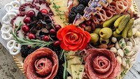 Penggemar keju, pasti matanya dimanjakan dengan susunan rapih aneka keju hingga cokelat di chataturie board ini. Foto: BoredPanda/Site News