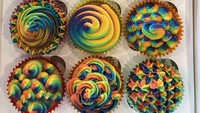 Cupcake cantik dengan hiasan krim warna-warni ini tampil sempurna dengan gradasi warna yang cantik dan senada. Foto: BoredPanda/Site News
