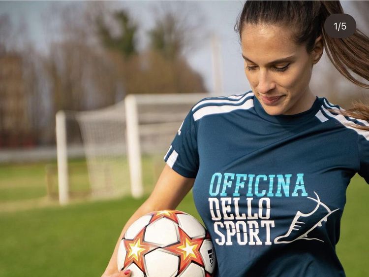 Foto Pesepak Bola Tercantik Italia yang Jadi Sorotan, Sering Pamer Foto Bikini