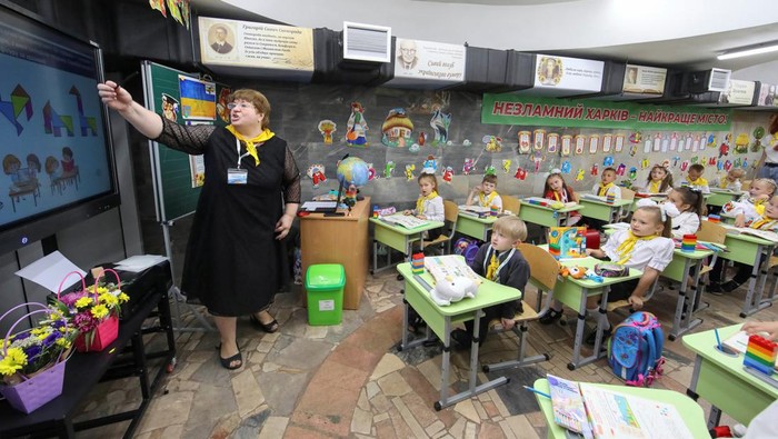 Schoolchildren sit in a classroom set up at a metro station to avoid air attacks, amid Russia's attack on Ukraine, in Kharkiv, Ukraine September 4, 2023. REUTERS/Vyacheslav Madiyevskyy