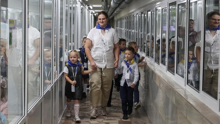 Schoolchildren sit in a classroom set up at a metro station to avoid air attacks, amid Russia's attack on Ukraine, in Kharkiv, Ukraine September 4, 2023. REUTERS/Vyacheslav Madiyevskyy