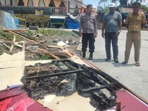 Ulah Oknum Polisi Mabuk Bakar Baliho Ganjar Pranowo di Buton Tengah