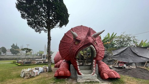 Bangunan Dinosaurus sekaligus Taman Kaktus yang menjadi fasilitas tambahan di objek wisata Ulun Danu Beratan yang saat ini masih dalam proses pembangunan. (Humas DTW Ulun Danu Beratan)
