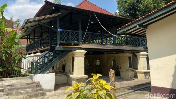 Bangunan yang ada di Pesanggrahan Ambarbinangun, Bantul. Ada kolam pemandian putri keraton hingga balai. Foto diambil Senin (4/9/2023).