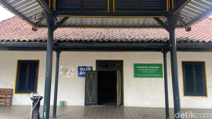 Bangunan yang ada di Pesanggrahan Ambarbinangun, Bantul. Ada kolam pemandian putri keraton hingga balai. Foto diambil Senin (4/9/2023).