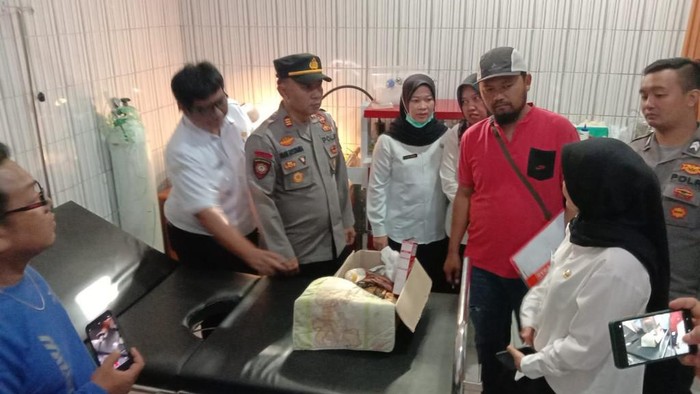 Bayi laki-laki ditemukan warga dalam kardus di pinggir jalan Ciamis.