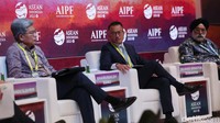 Pada tahun lalu kami memutuskan untuk mengakuisisi Bank Mayora dan beberapa bulan lalu kami meluncurkan namanya Hibank, katanya. 