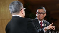 Dua tahun lalu, kami telah menghilangkan 13 GW batu bara pada tahap perencanaan, yang berarti menghindari 1,8 miliar metrik ton emisi gas rumah kaca CO2 dalam kurun waktu 25 tahun. Apakah itu cukup? Tidak, itu tidak cukup, kata Darmawan dalam ASEAN-Indo Pacific Forum (AIPF) di Hotel Mulia Jakarta, Rabu (6/9/2023). 