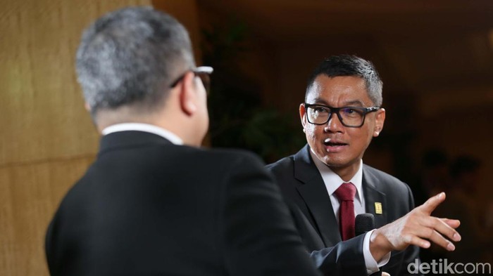 Direktur Utama PT PLN (Persero) Darmawan Prasodjo mengungkap sejumlah strategi untuk memangkas emisi. Hal itu disampaikan dalam forum ASEAN-AIPF.